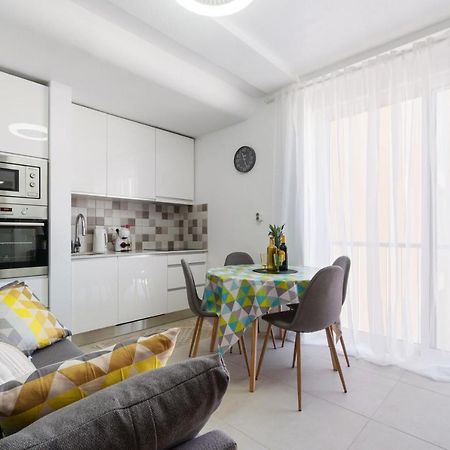 Amarillo Soleado Apartment Torrevieja Bagian luar foto